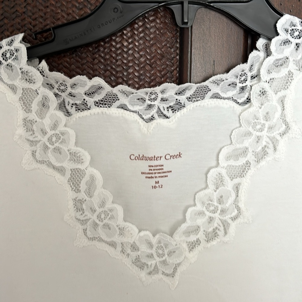 White sleeveless top with floral lace detail - Picture 3 of 4